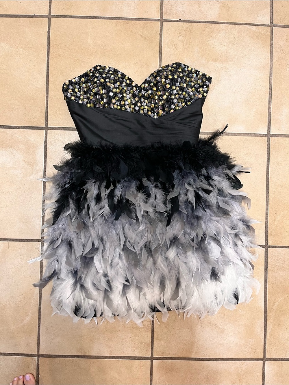 Mac Duggal evening party cocktail dress strapless jeweled ombré feather Sz 4